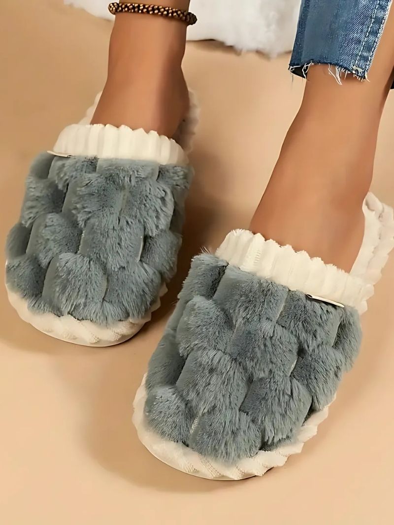 CozyCloud Quilted Slippers – Your Comfort, Redefined