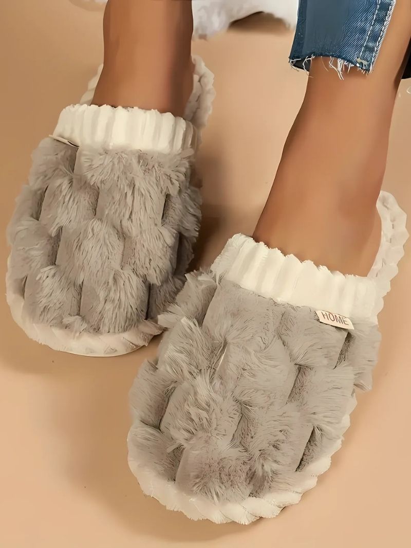 CozyCloud Quilted Slippers – Your Comfort, Redefined